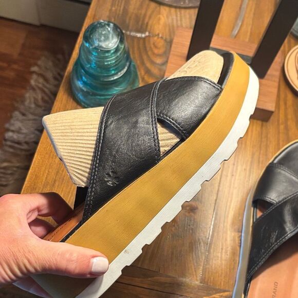 Lucky Brand 🍀 Black Leather and Cream Platform Sandals - Picture 12 of 12